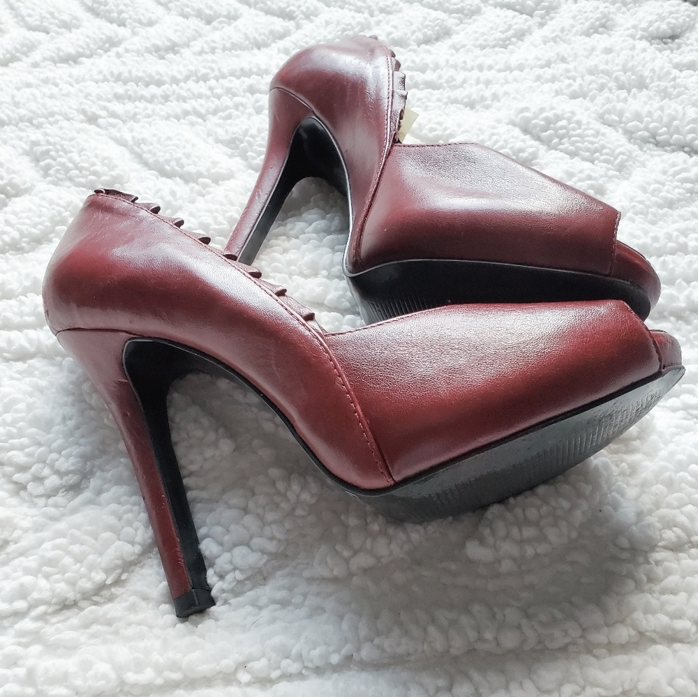 Peep toe pumps